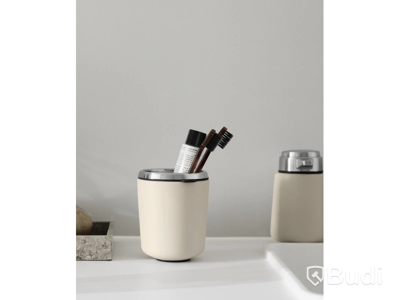Tvåldispenser och tandborstshållare Vipp, beige, Totalt ord. pris inkl. moms: ca 2100 kr