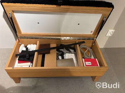 Förvaringsbänk Givarp, med fårskinn. Ord. pris inkl. moms: ca 16 050 kr