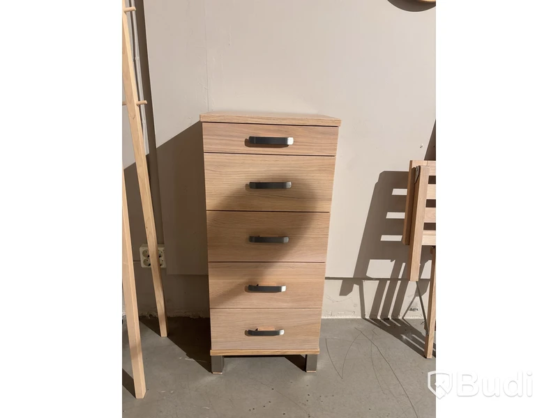Byrå Oscarssons Nadja. Ord. pris inkl. moms: ca 9075 kr