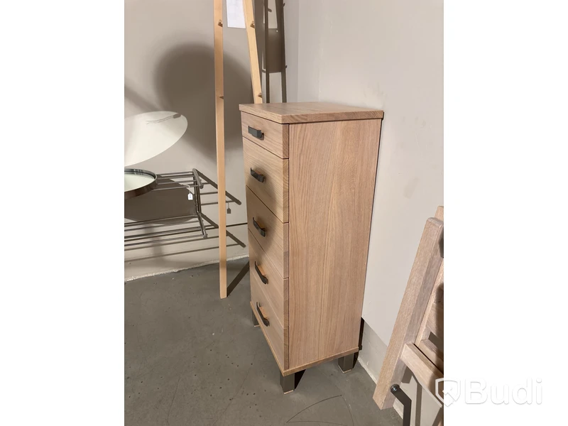 Byrå Oscarssons Nadja. Ord. pris inkl. moms: ca 9075 kr