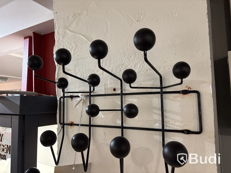 Krokar Vitra, svart. Ord. pris inkl. moms: ca 3350 kr