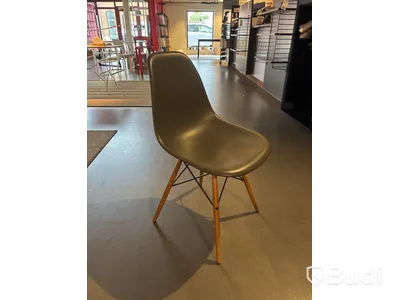 Stol Eames. Ord. pris inkl. moms: ca 5000 kr