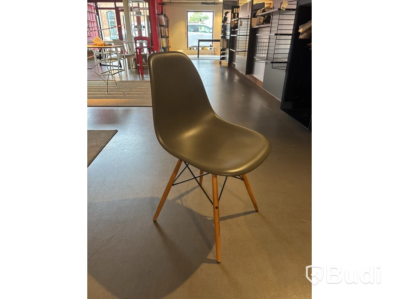Stol Eames. Ord. pris inkl. moms: ca 5000 kr