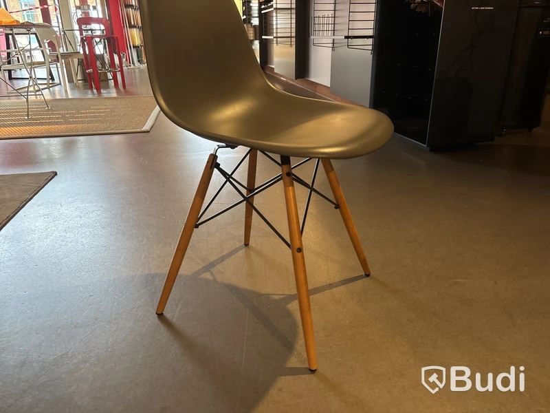 Stol Eames. Ord. pris inkl. moms: ca 5000 kr