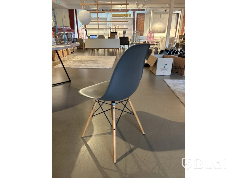 Stol Eames. Ord. pris inkl. moms: ca 5000 kr
