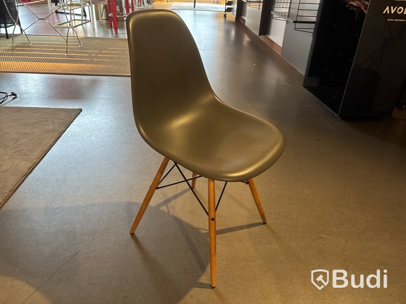 Stol Eames. Ord. pris inkl. moms: ca 5000 kr