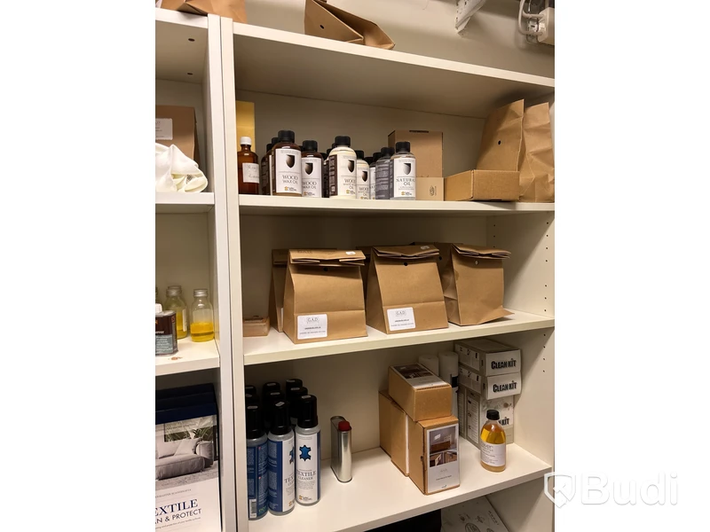 Parti med diverse möbelvård