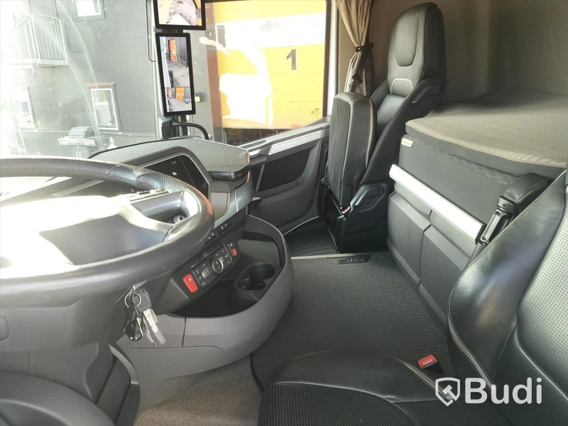 Dragbil DAF XF 530 FTS, 2023 Regnr. HAJ01E Mätarställning (km): 16 871 mil