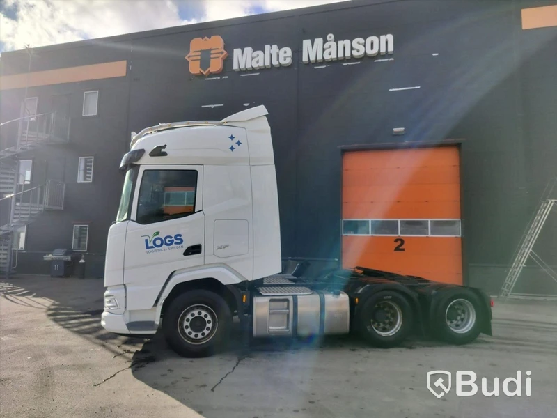 Dragbil DAF XF 530 FTS, 2023 Regnr. HAJ01E Mätarställning (km): 16 871 mil
