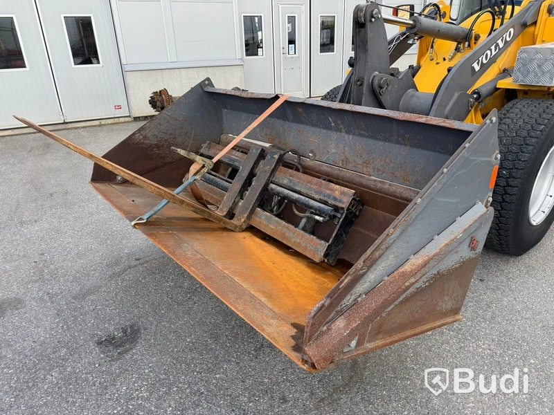 Hjullastare Volvo L30 -2005 | Med redskap