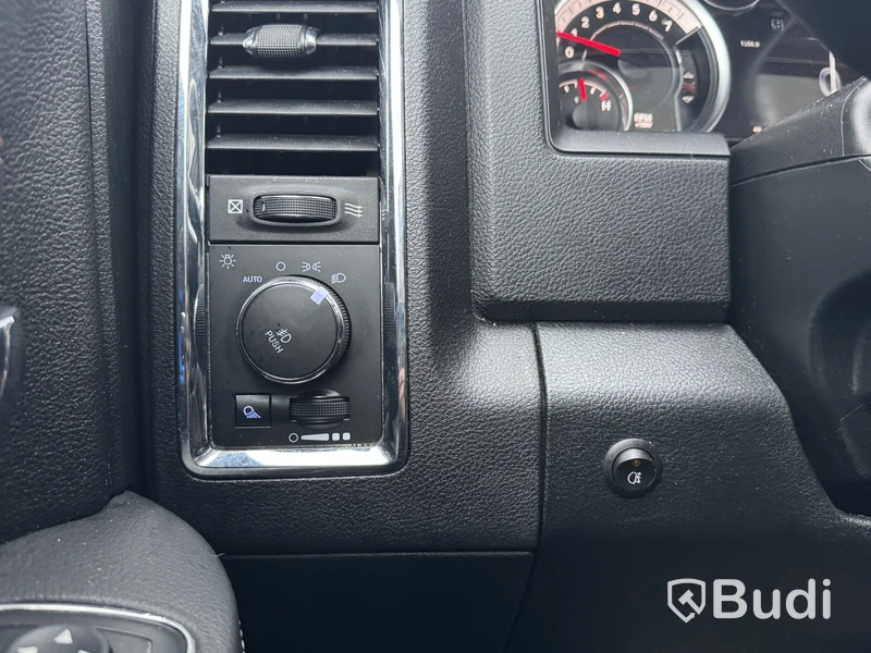 Dodge RAM 1500 Crew Cab 5.7 V8 HEMI 4x4 TorqueFlite -2018 | Laramie