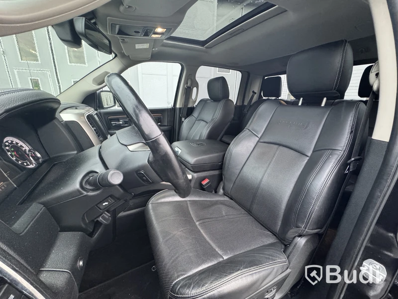 Dodge RAM 1500 Crew Cab 5.7 V8 HEMI 4x4 TorqueFlite -2018 | Laramie