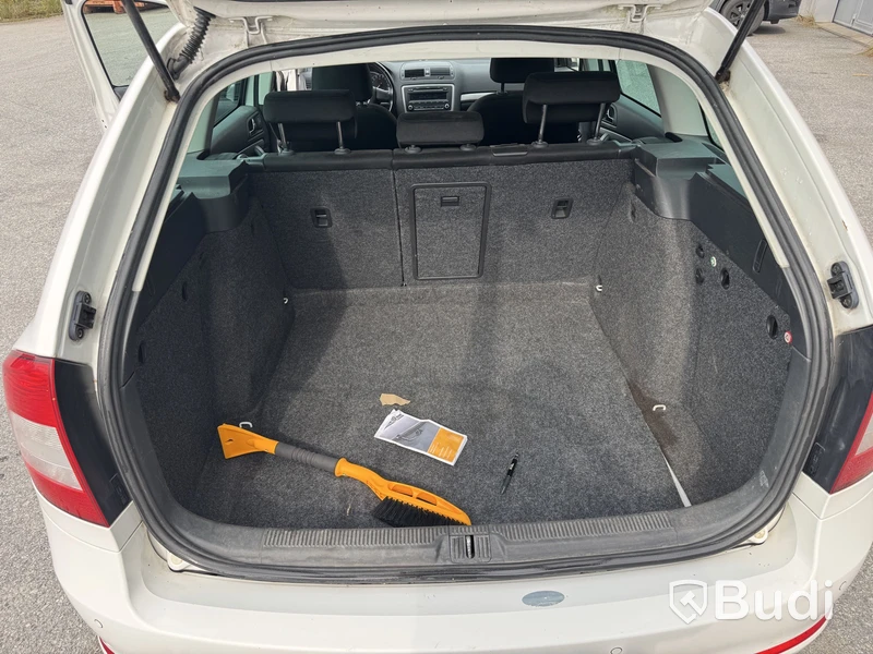 Skoda Octavia Kombi 1.6 TDI -2011 | Körskolebil