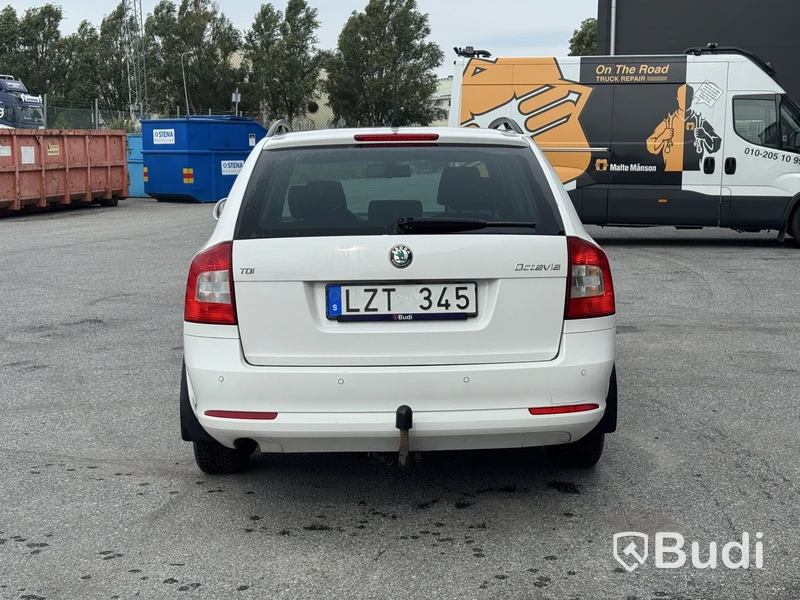 Skoda Octavia Kombi 1.6 TDI -2011 | Körskolebil