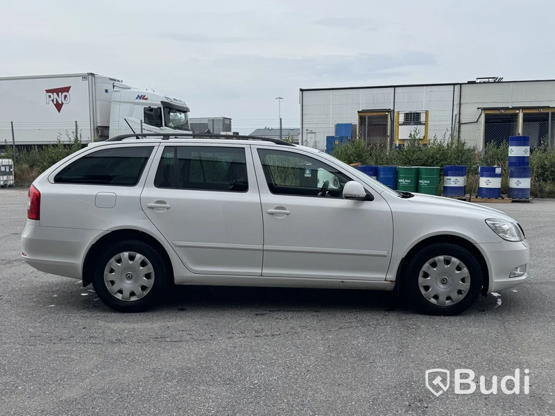 Skoda Octavia Kombi 1.6 TDI -2011 | Körskolebil