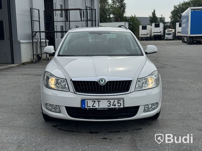 Skoda Octavia Kombi 1.6 TDI -2011 | Körskolebil