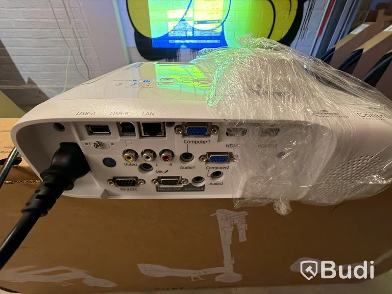 Epson H988B – Full HD Business-projektor