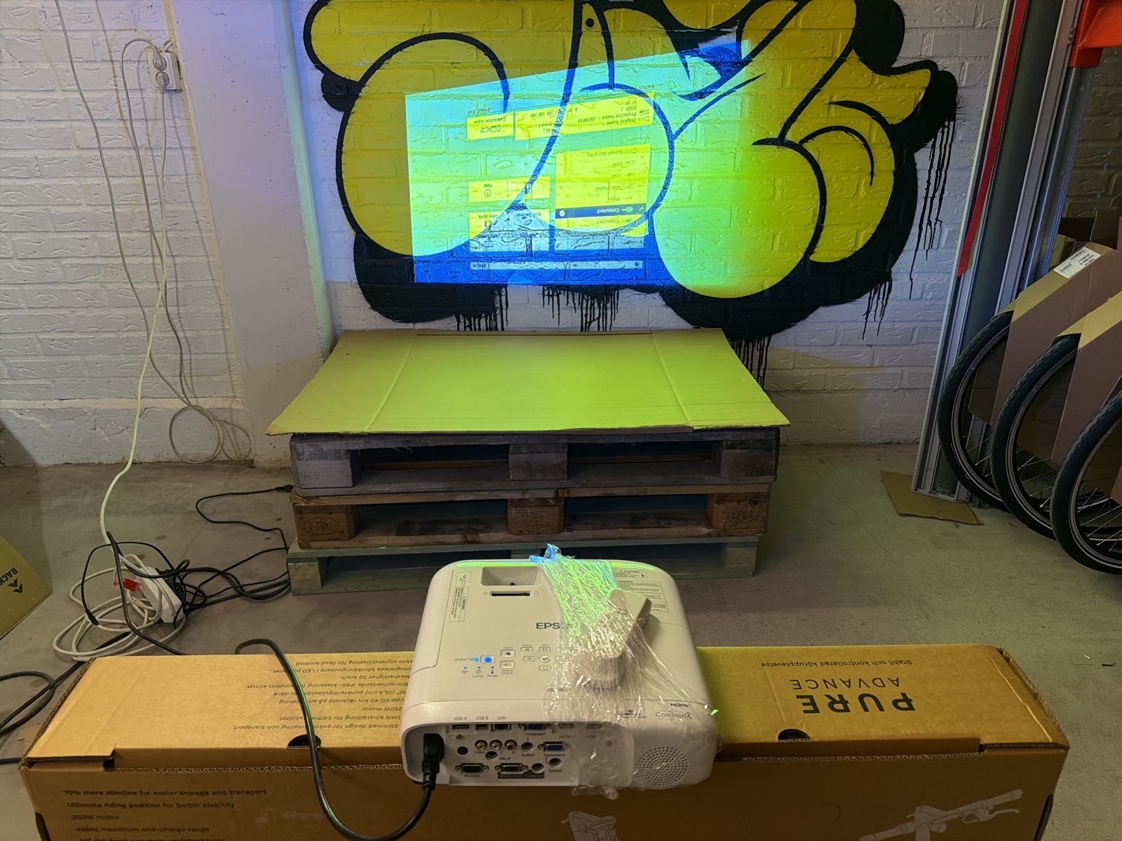 Epson H988B – Full HD Business-projektor