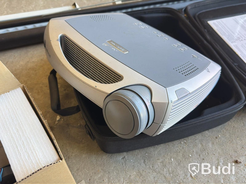 Projector with screen, InFocus LP650