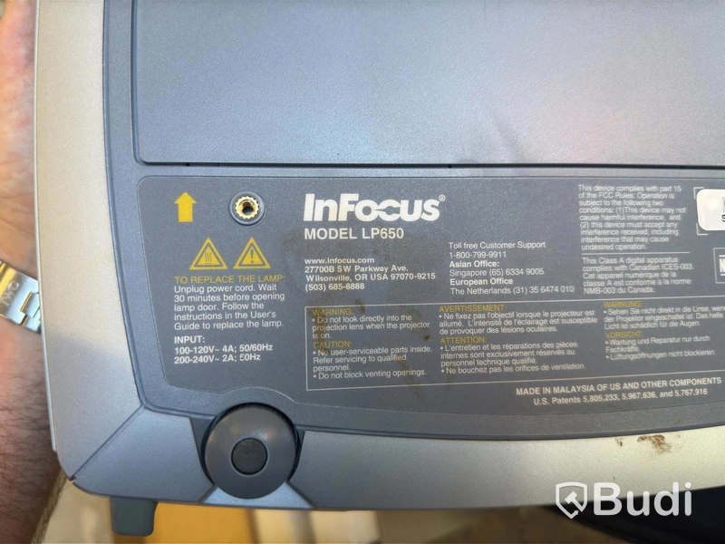 Projector with screen, InFocus LP650