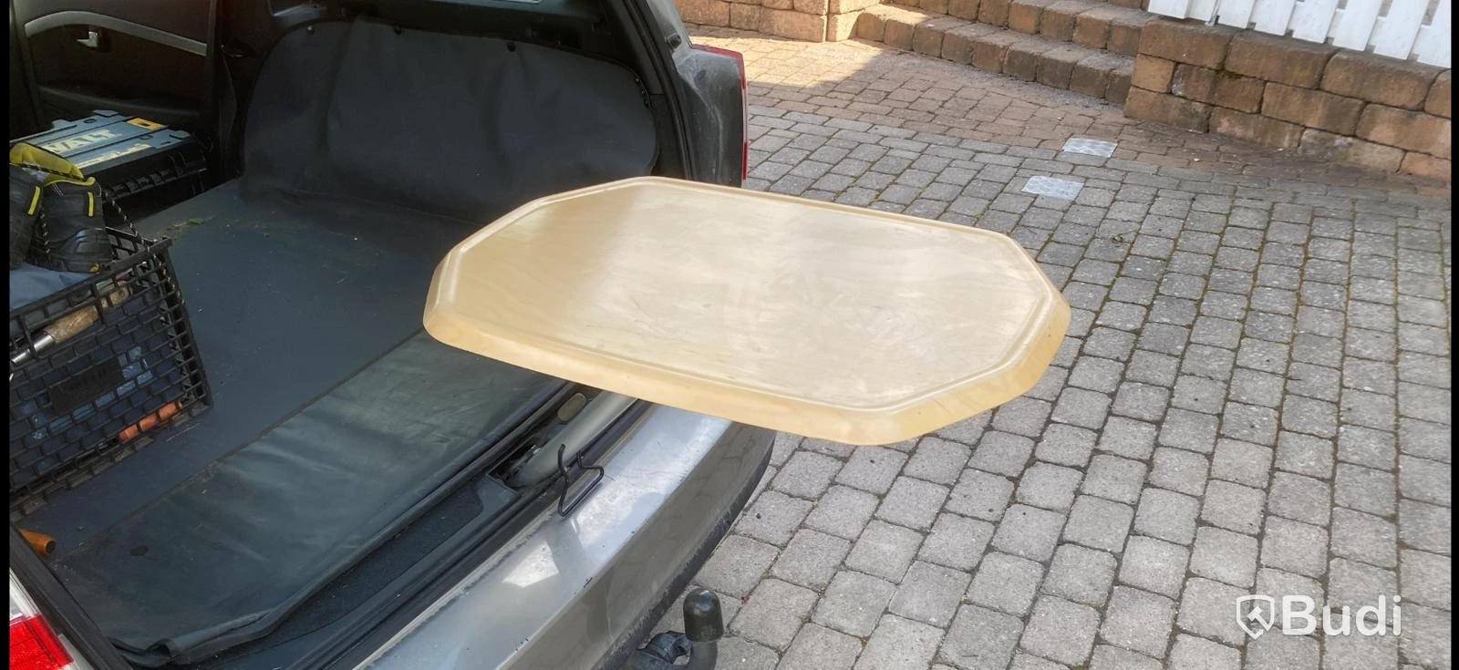 Tailgate-mounted table