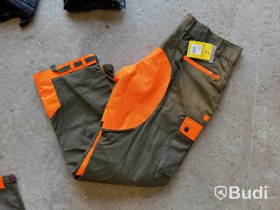2 st skoteroverall samt 2 par jaktbyxor, bl.a. Verney-Carron och Björnkläder
