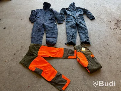 2 st skoteroverall samt 2 par jaktbyxor, bl.a. Verney-Carron och Björnkläder