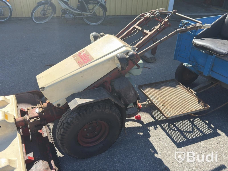 Redskapsbärare, Belos 272, med vagn, klippaggregat, snöblad m.m.