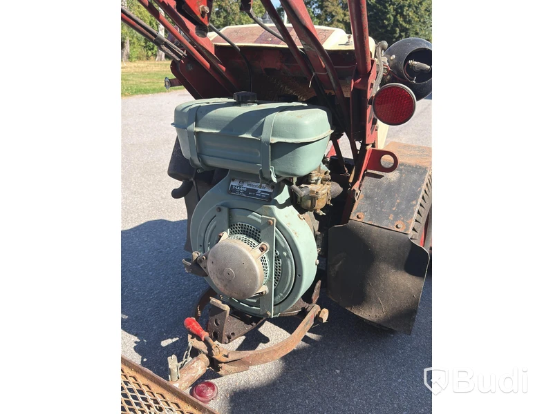 Redskapsbärare, Belos 272, med vagn, klippaggregat, snöblad m.m.
