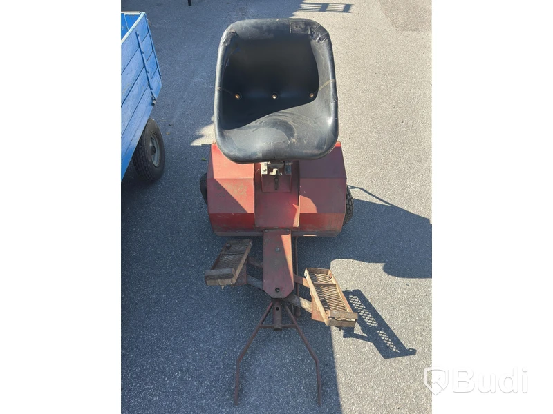 Redskapsbärare, Belos 272, med vagn, klippaggregat, snöblad m.m.
