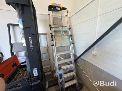 5 ladders & 3 sawhorses