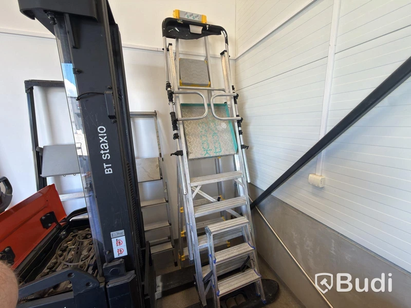 5 ladders & 3 sawhorses