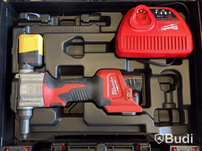 3 st batteridrivna popnitspistoler