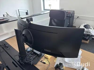 Kontorsarbetsplats med 49” curved skärm Samsung C49C954U