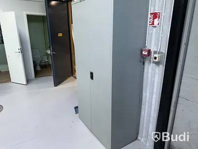Förvaringsskåp, grått, metall inkl allt innehåll.