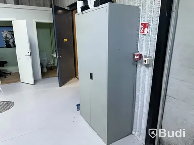 Förvaringsskåp, grått, metall inkl allt innehåll.