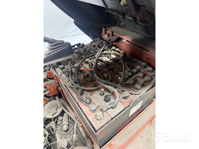 Truck Linde 48 V med Auramo 2 ton / 550 kg roterande klämma.