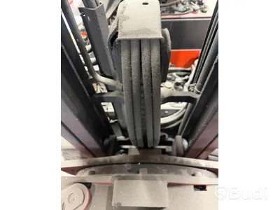 Truck Linde 48 V med Auramo 2 ton / 550 kg roterande klämma.