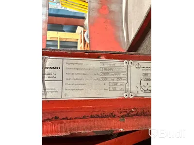 Truck Linde 48 V med Auramo 2 ton / 550 kg roterande klämma.