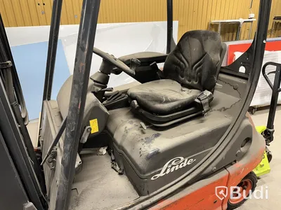 Truck Linde 48 V med Auramo 2 ton / 550 kg roterande klämma.