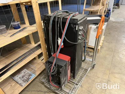 Truck Linde 48 V med Auramo 2 ton / 550 kg roterande klämma.