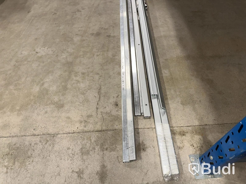Four 8 mm chain mouldings, 6 m, plus assorted offcuts as shown in the photos