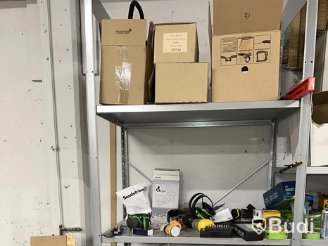 Hyllsektioner  5 meter med allt innehåll.