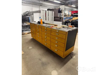 Butiksexpedition, trä med innehåll