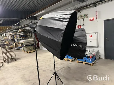 2 Godox P90L with floor stands