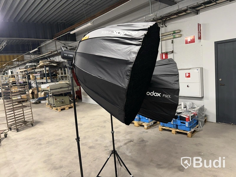 2 Godox P90L with floor stands