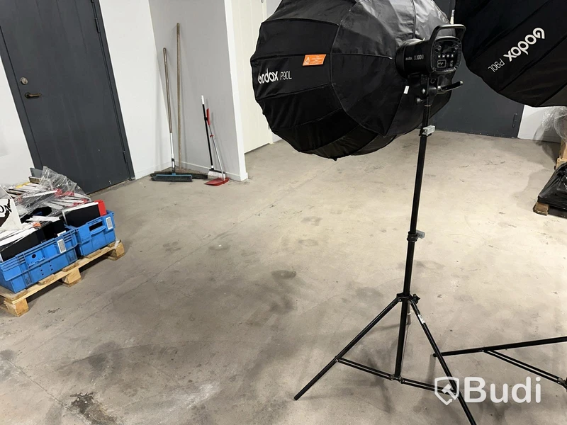 2 Godox P90L with floor stands