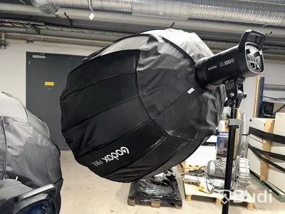 2 Godox P90L with floor stands