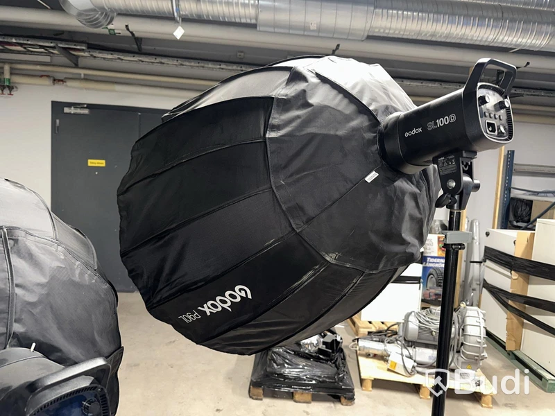 2 Godox P90L with floor stands
