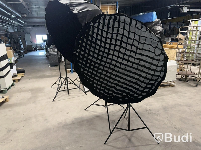 2 Godox P90L with floor stands